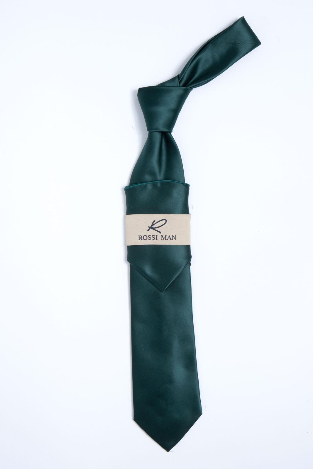 "A Tie that Embodies Tradition, Elegance, and Modern Sophistication"